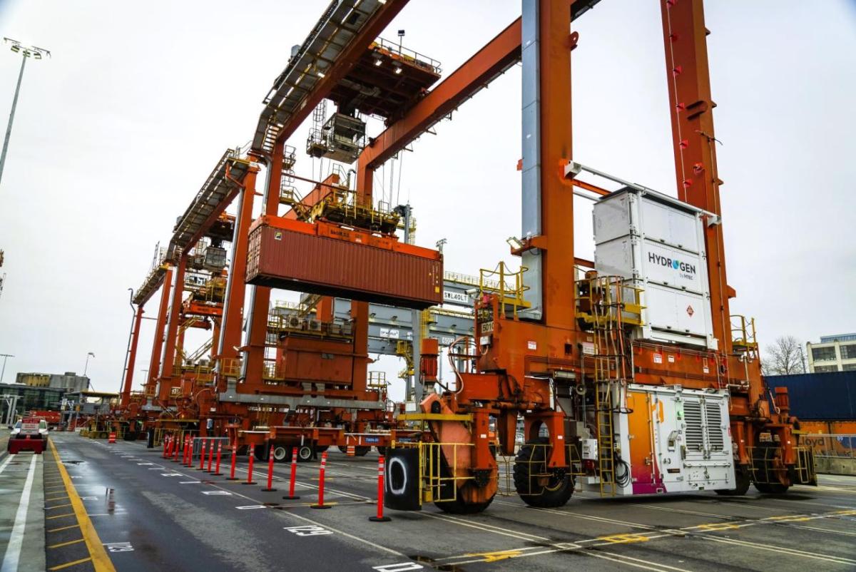 Hydrogen-Powered Crane