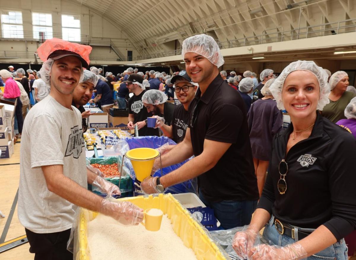 The LA Kings joined more than 1,200 volunteers to help pack 450,000 meals.