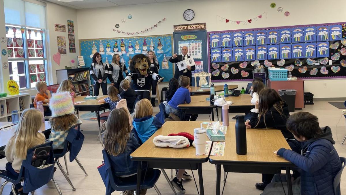 LA Kings Alumn and radio analyst Daryl Evans, the LA Kings Ice Crew and mascot Bailey hosted a special reading for students in Los Angeles, CA.