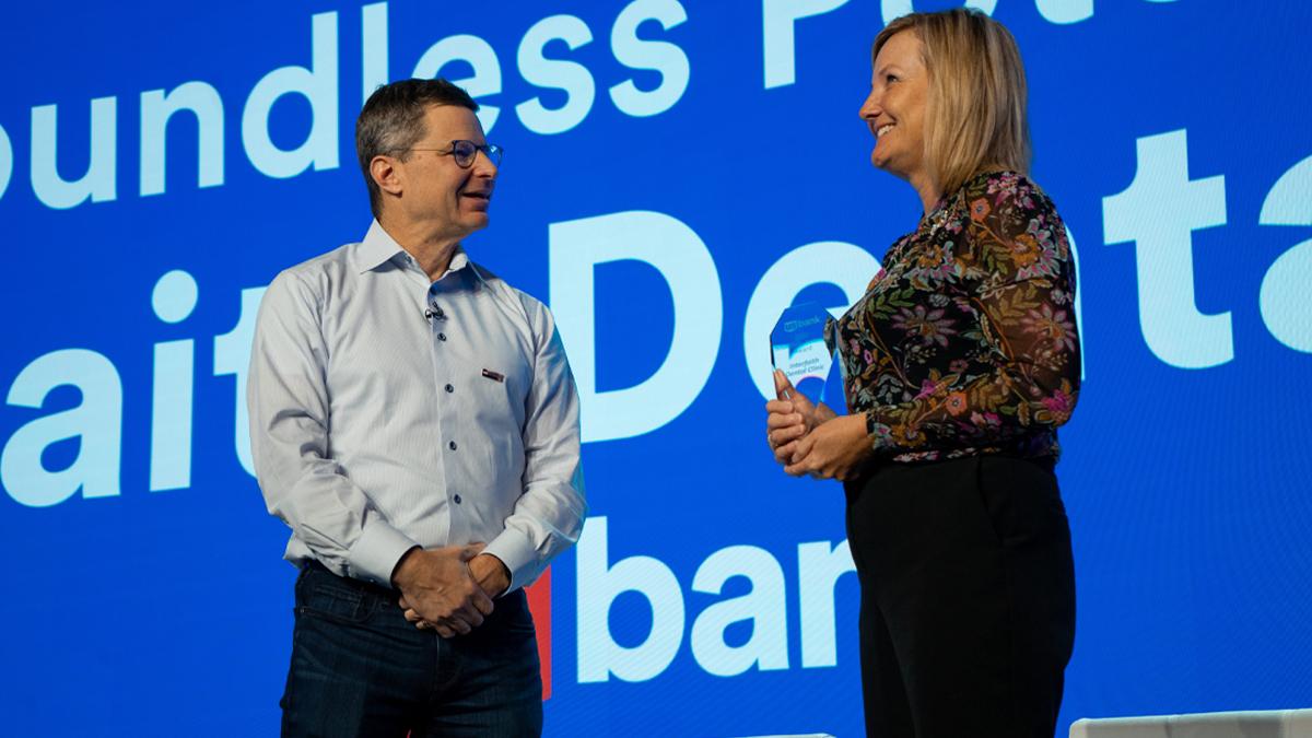 Tim Welsh, Vice Chair, Consumer and Business Banking at U.S. Bank, presenting the award to Dr. Rhonda Switzer, CEO of Interfaith Dental.