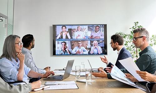 4 people at a meeting