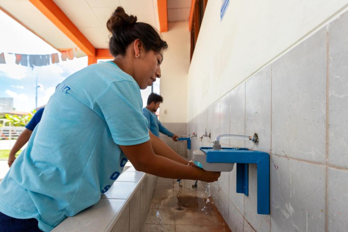 people washing their hands