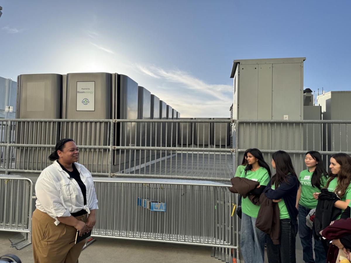 AEG’s Kadamia Hubbard, Senior Analyst, Sustainability, offered students a look at the arena’s Bloom Energy fuel cells.