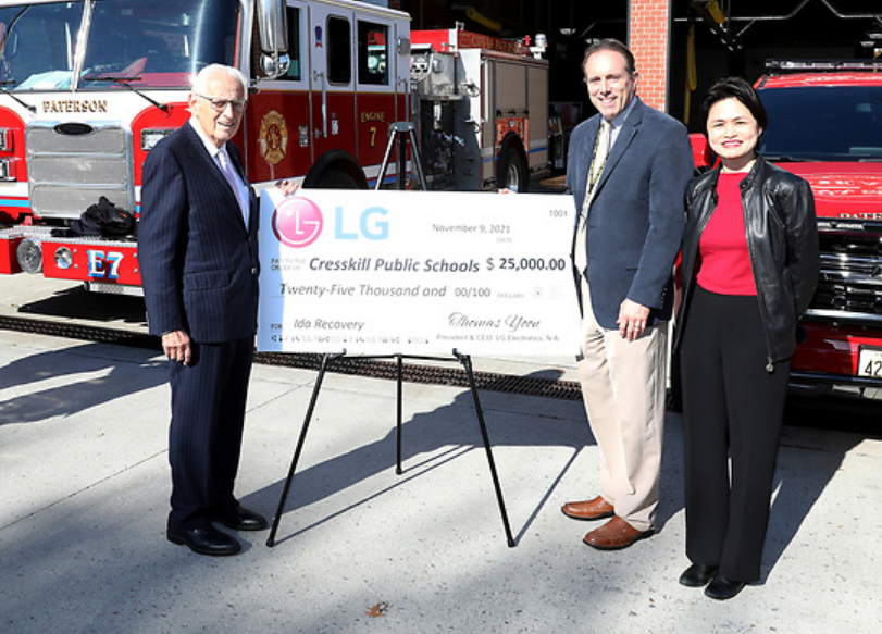 (l-r) U.S. Rep. Bill Pascrell, Jr. (N.J.-09), Cresskill Schools Superintendent Michael Burke, and LG Electronics USA SVP Peggy Ang stand together as LG presents Cresskill Schools with $25,000 in support in additional to new equipment to educate students.
