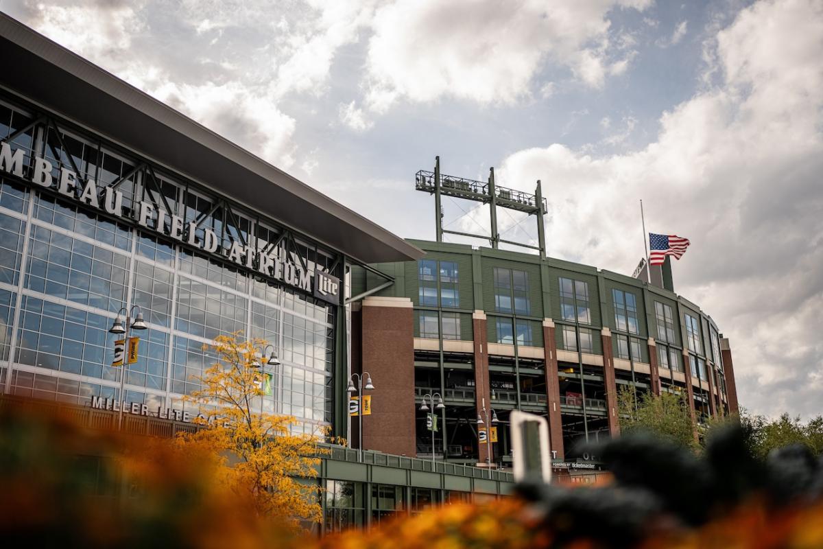 Tork, an Essity brand and the global leader in professional hygiene, and Lambeau Field, home of the Green Bay Packers, celebrate 12 years of partnership. Over 2,800 Tork dispensers support a more efficient, sustainable and cleaner fan experience at the historic stadium.