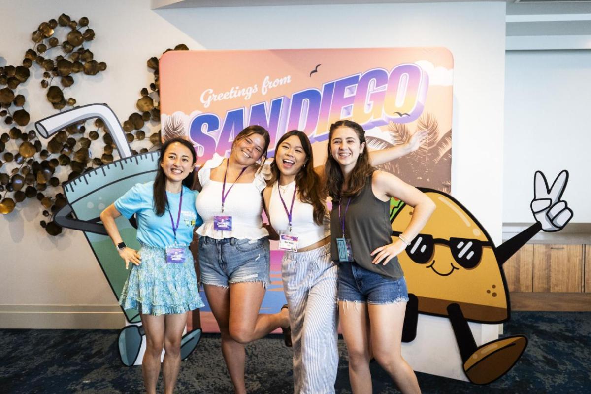 Four Live Más Scholarship recipients