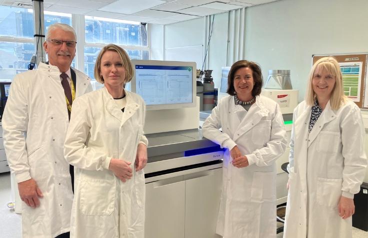 Photo: From left to right: Charles Janczewski, Chair, Cardiff & Vale University Health Board; Magda Meissner, Project Lead; Eluned Morgan, Minister for Health and Social Services; Sian Morgan, Project Lead | Photo: Life Sciences Hub Wales From left to right: Charles Janczewski, Chair, Cardiff & Vale University Health Board; Magda Meissner, Project Lead; Eluned Morgan, Minister for Health and Social Services; Sian Morgan, Project Lead | Photo: Life Sciences Hub Wales