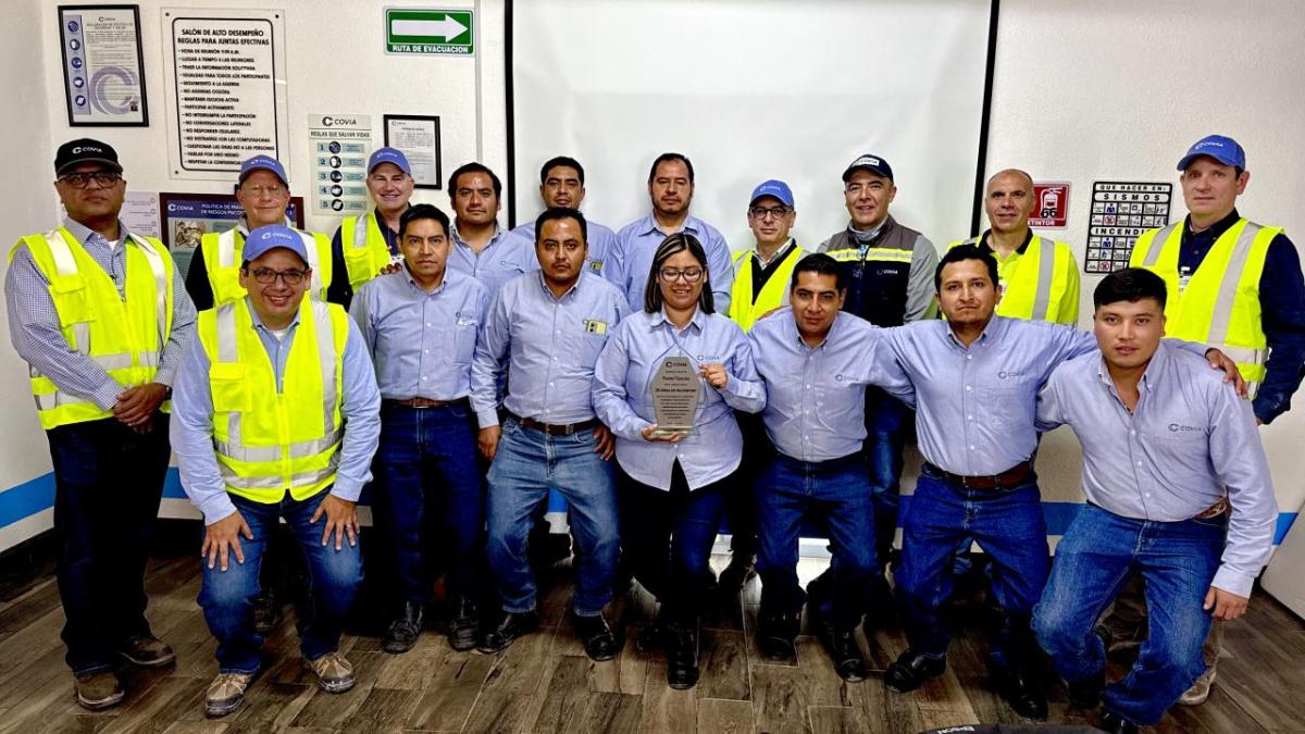 Group photo with award