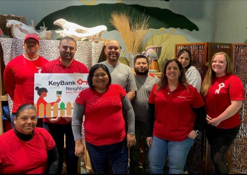 KeyBank volunteers shown at Metroparks Zoo.