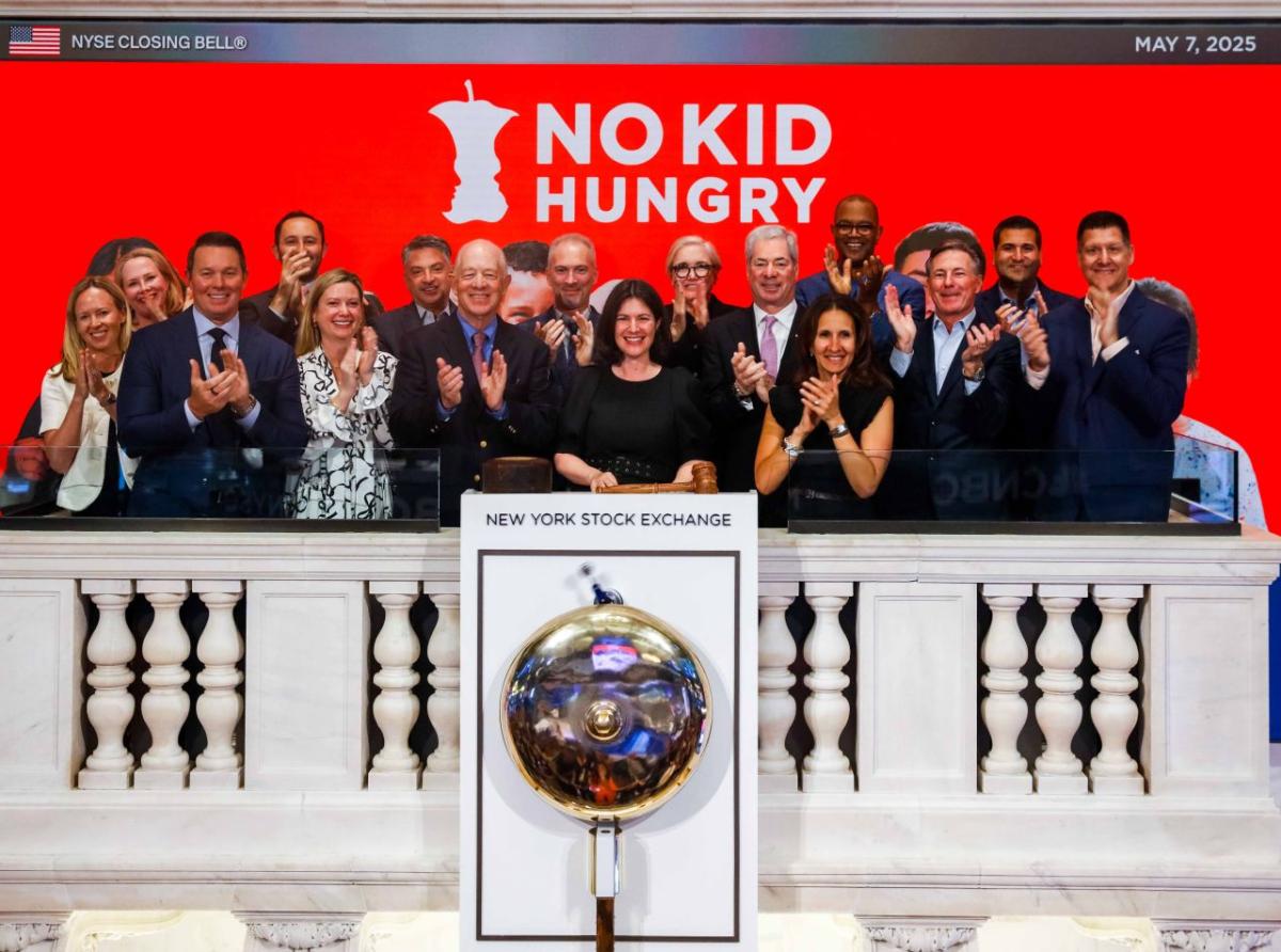 Group ringing the closing bell at No Kid Hungry banner on the front of the New York Stock Exchange