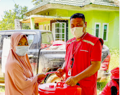 Mercy Corps Disaster Recovery team distributing critical aid