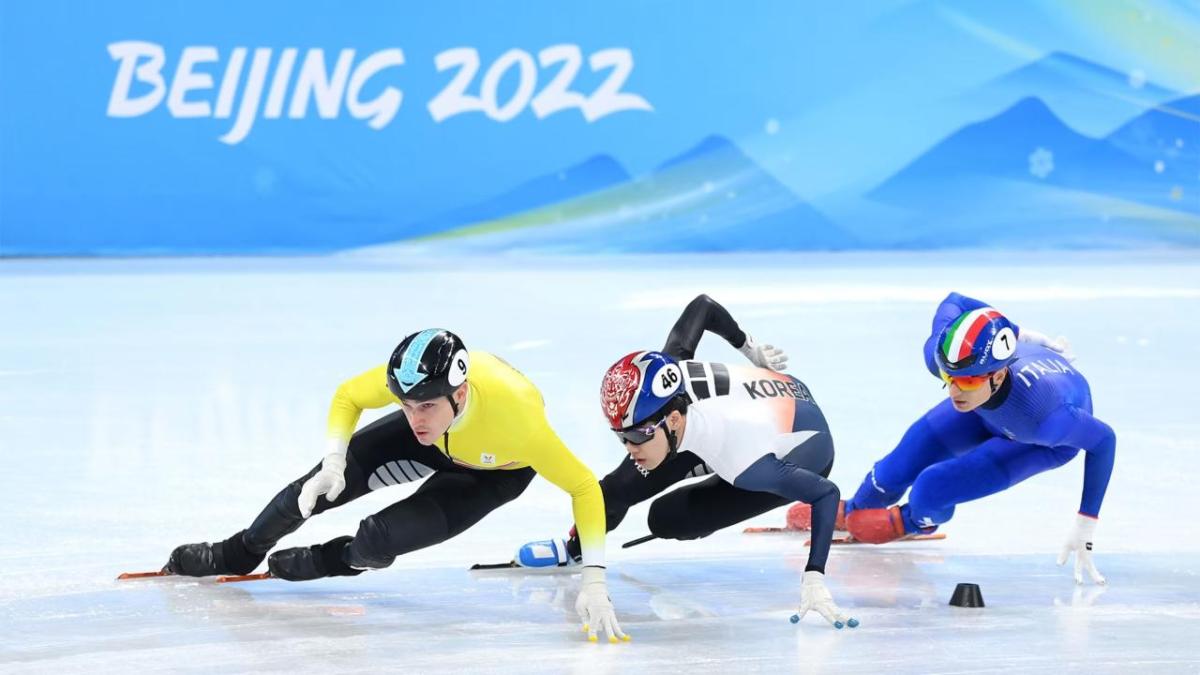 Speed skaters competing