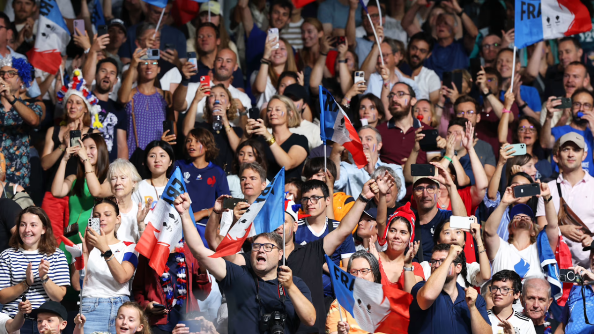 Crowd of people cheering