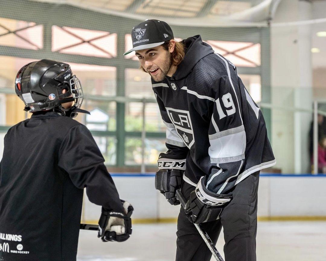 LA Kings Alex Iafallo talking to child during LA Kings “We Are All Kings” Rink Tour  