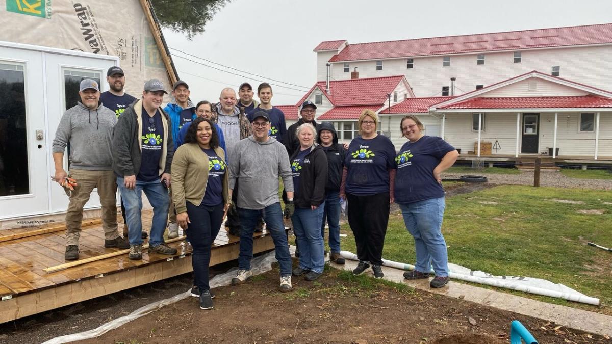 Group photo of Sysco volunteers