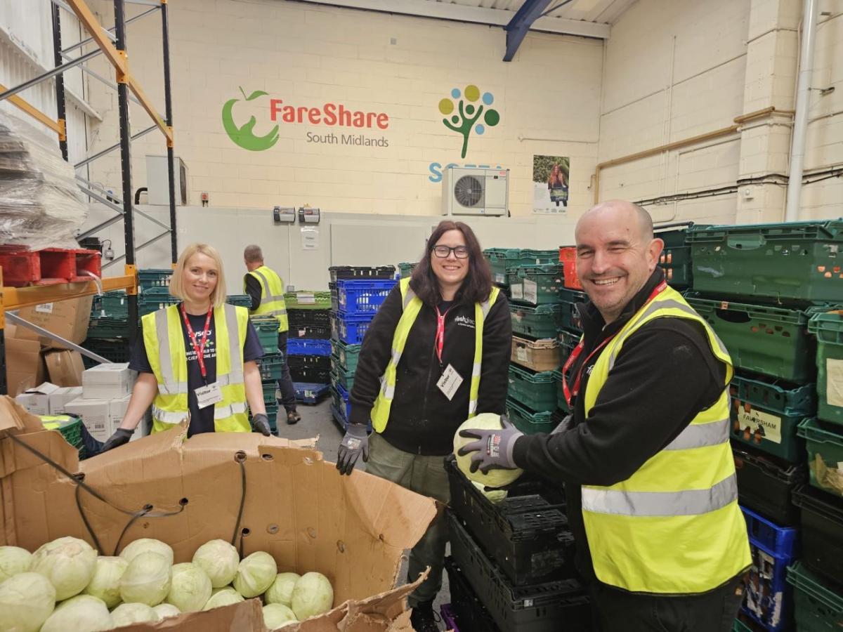 Volunteers sorting food