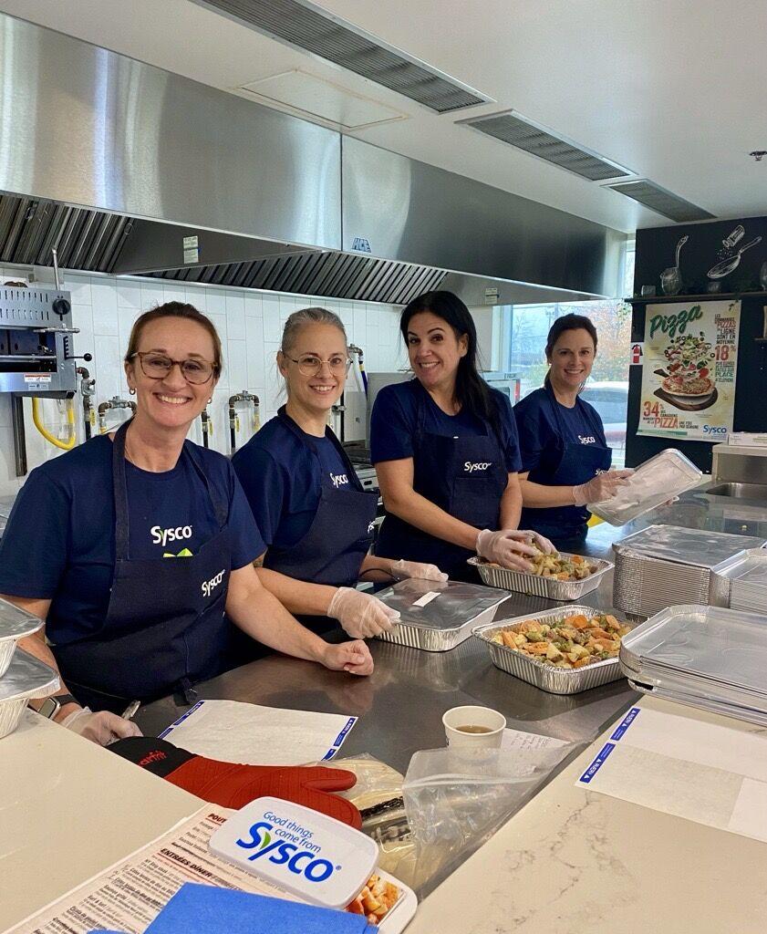 Sysco volunteers preparing food