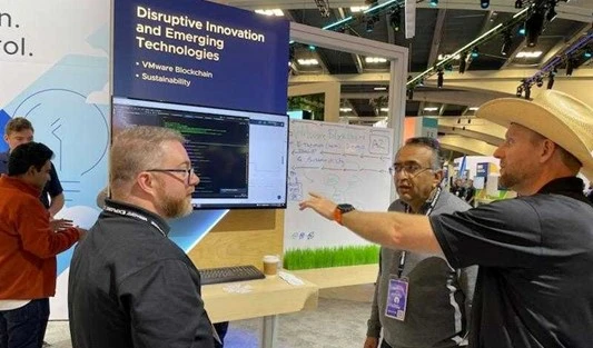 CEO Raghu Raghuram visits the company's Sustainability booth at the VMware Explore Expo