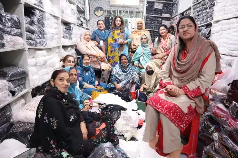 Women visit a textiles manufacturer as part of an Ignite market exposure visit, Pakistan. Photo: Zeesham Azam / CARE International in Pakistan Women visit a textiles manufacturer