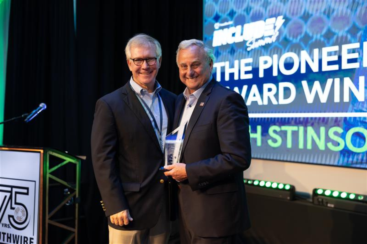 Southwire's Chief Supply Chain Officer, Charlie Murrah, presenting Southwire CEO Rich Stinson with the Pioneer Award