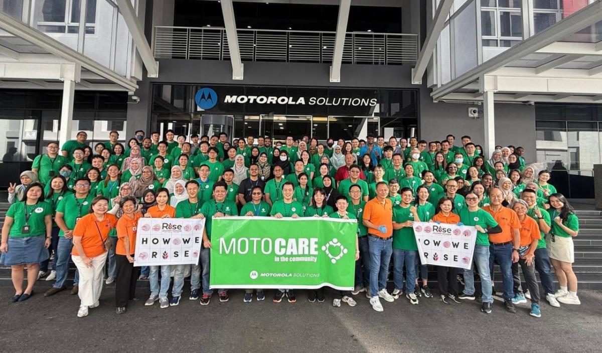 Motorola Solutions employee volunteers