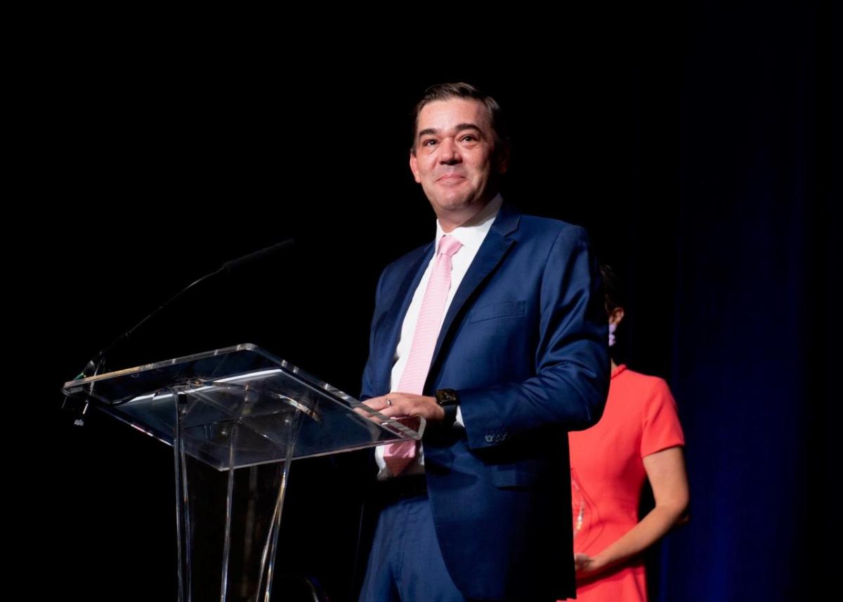 Mary Kay Inc. CEO and Mary Kay Ash Foundation Board Member, Ryan Rogers, was presented with the Texas Trailblazer Award at the annual Texas Trailblazers Luncheon on October 10. The award recognizes those making an impact in their local community to bring awareness to and support ending domestic violence. Ryan Rogers at podium