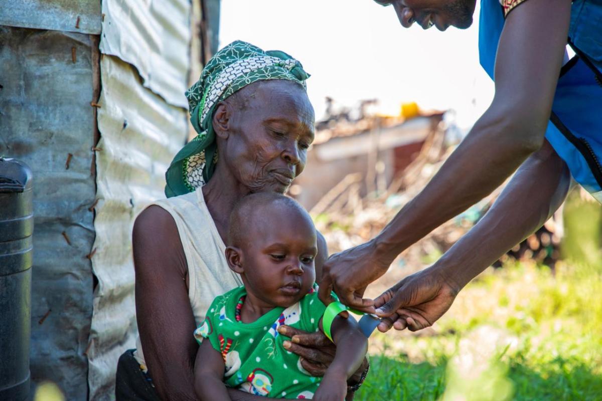 One out of 11 people in the world face hunger (9.1% of the global population). / Photo by Abel Gichuru Mother and child