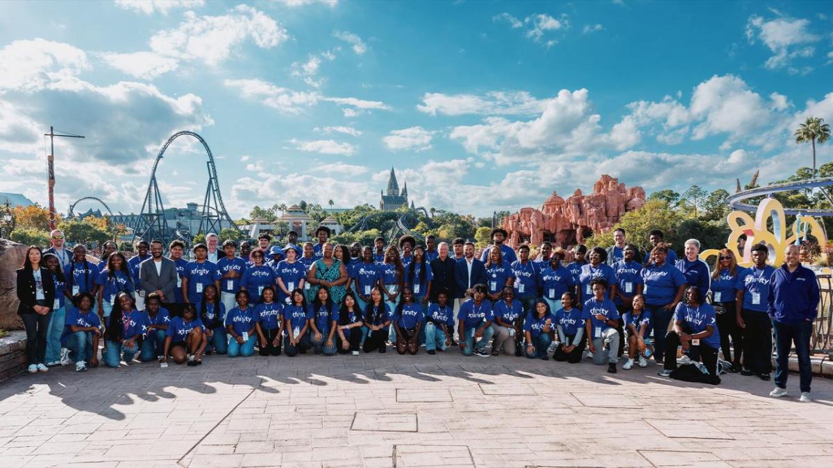 Large group photo of students