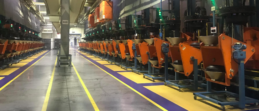 Automatic feeding of curing presses