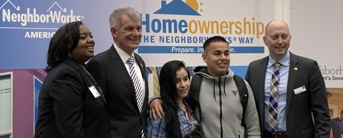 Wells Fargo’s Kim Smith-Moore, CEO Tim Sloan, and Martin Sundquist, far right, pose with new homeowners Dominique Valenzuela and Refugio Garcia at the Los Angeles County 2019 NeighborhoodLIFT program launch.