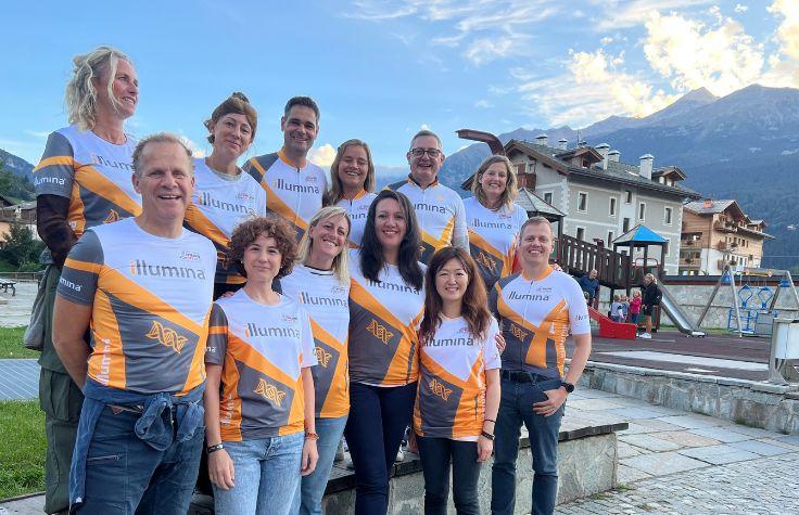 Illumina employees and partners gather on Via Ezio Vanoni in Bormio, the evening before the event. Front row, from left to right: Jacob Baltzer, Pilar Ramos, Michela Buscarino, Piarella Peralta, Jingwen Wang, Marco Flohil. Back row, left to right: Anette Molbech, Francesca Albani, Chris Zwanenburg, Katja Weber, Peter van Hauwe, Charlotte Weijsenfeld.