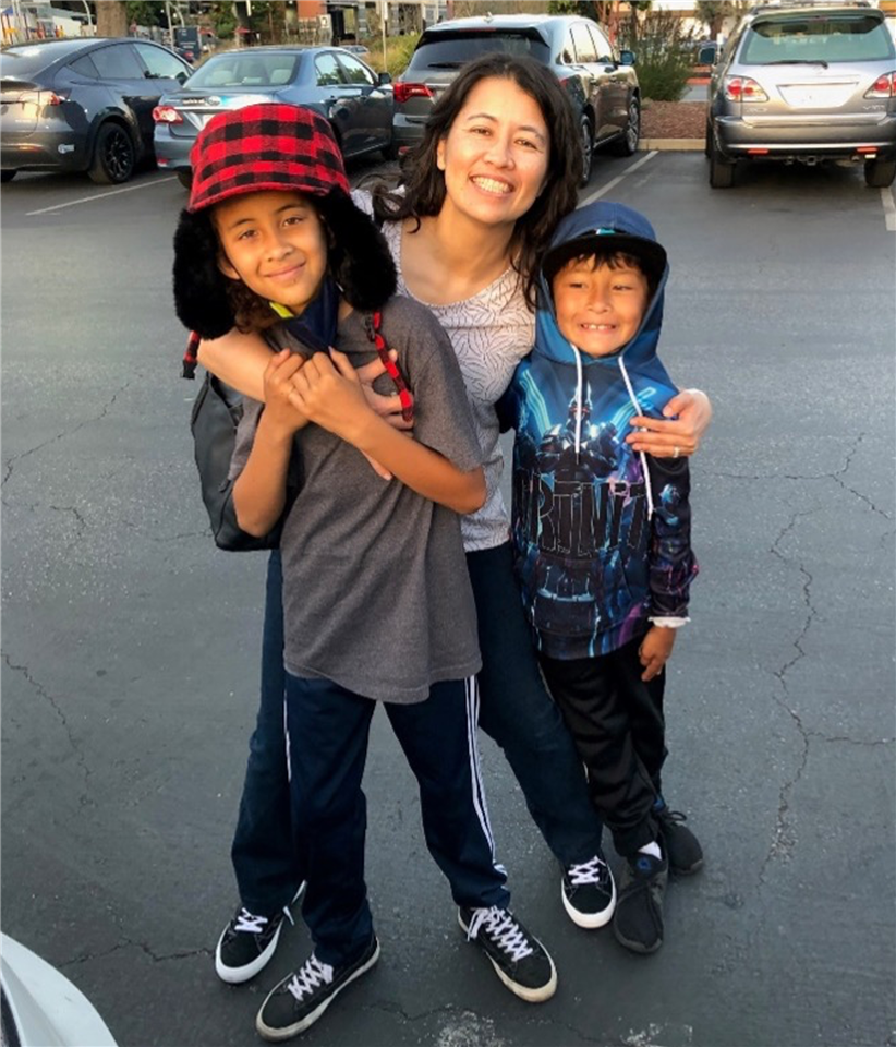 Tomomi Glover and her 2 children