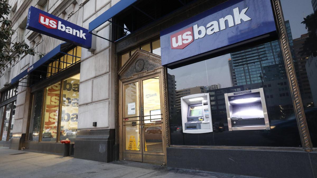 U.S. Bank exterior location shown.