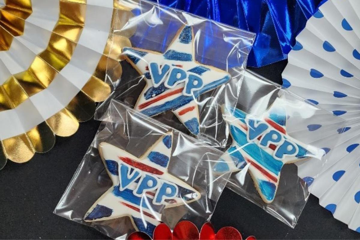 Individually wrapped star-shaped cookies with VPP on them.