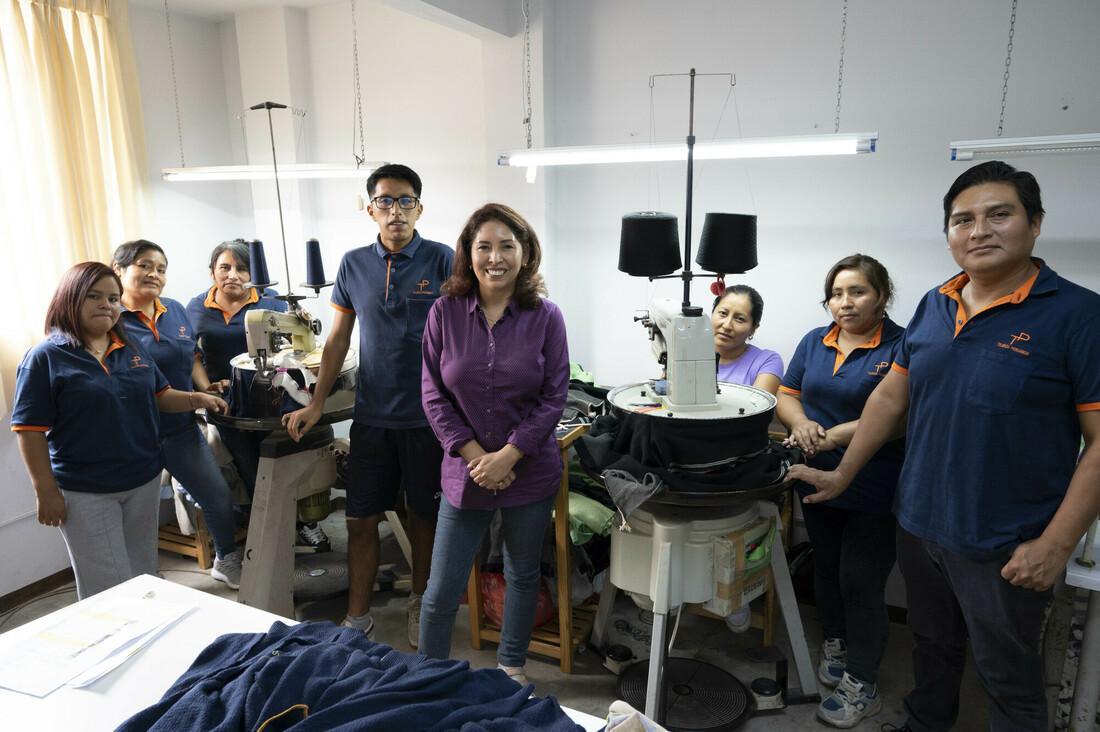 Women entrepreneurs make up an important part of the micro, small and medium enterprise landscape, yet they remain underbanked. Image courtesy of The World Economic Forum Violeta stands with her team at Tejidos Peruanos