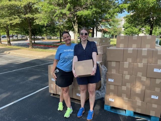 WK Kellogg Co employees volunteering with NWA Food Bank 