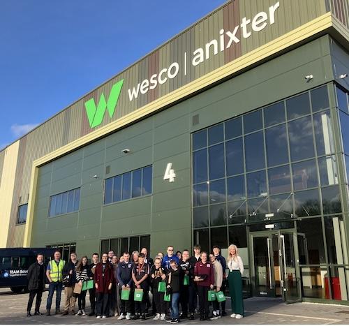 Picture: Group photo outside warehouse