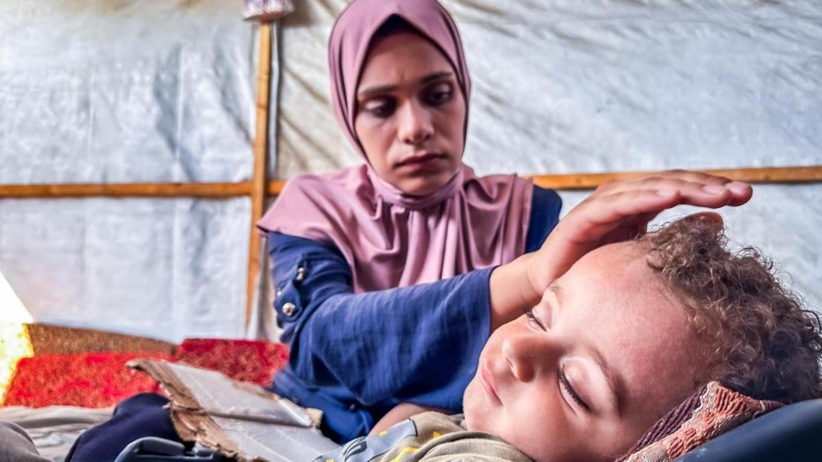 Abdelrahman and his mother. Photo: Youssef El-Ruzzi/CARE Mother with boy