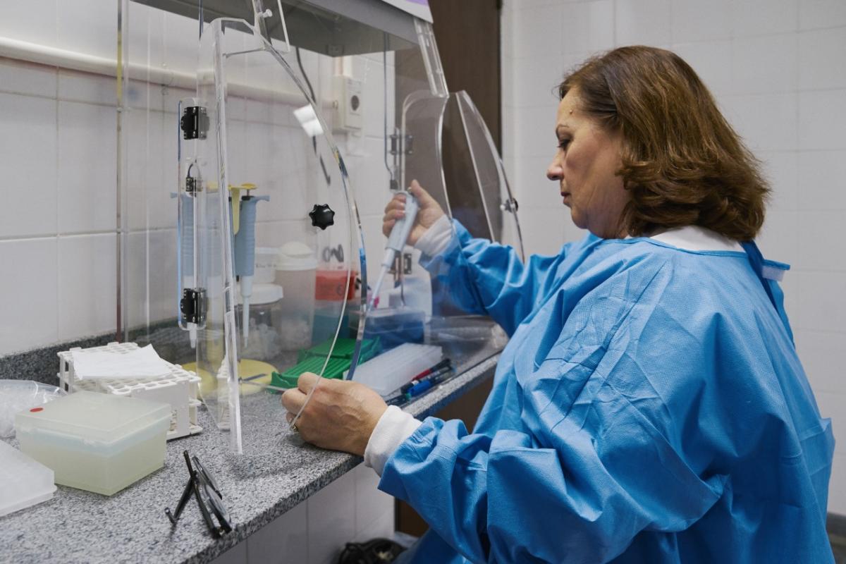 Copyright: C/Can Photographer: Santiago Esteban lab person
