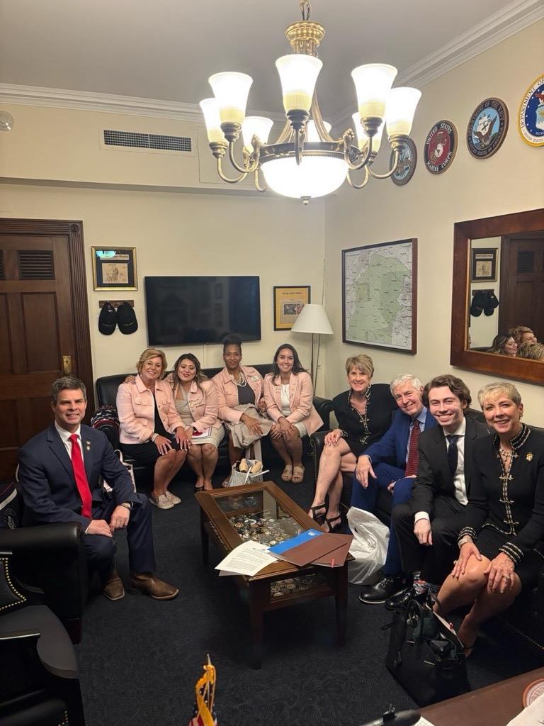 The timing of this vote coincided with the Direct Selling Day on Capitol Hill powered by the Direct Selling Association (DSA), when more than 85 direct sellers and executives representing 14 DSA member companies including Mary Kay, came from across the country to meet with over 100 lawmakers, bringing their stories, business experiences, and insights directly to the nation’s decision-makers. (Photo Courtesy: Mary Kay Inc.) " "