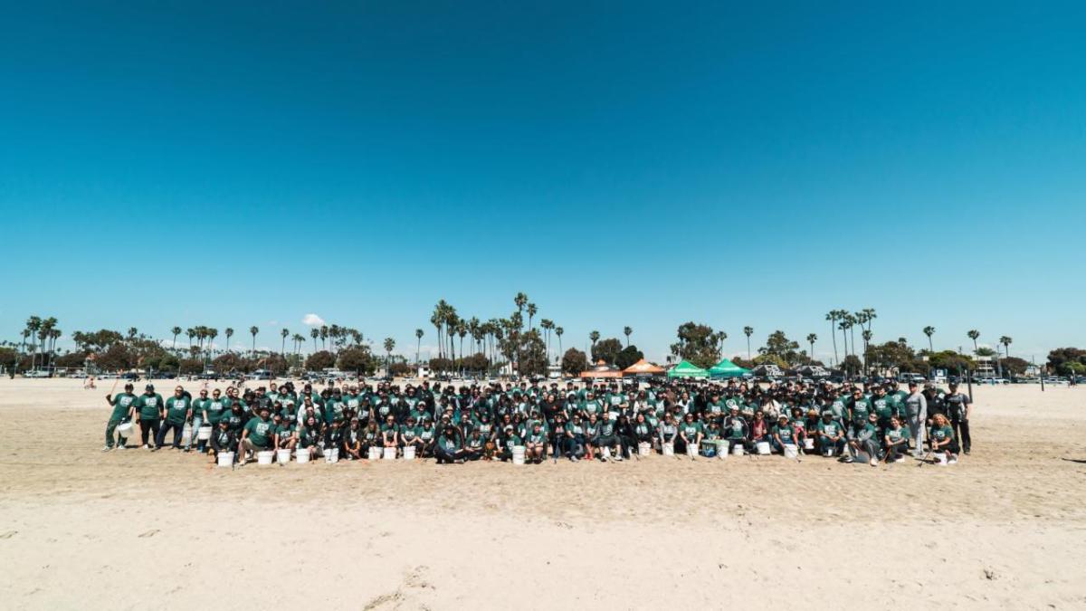 The LA Kings joined forces with the Anaheim Ducks, Mercury Insurance and Ryan's Recycling to collect more than858 pounds of trash.