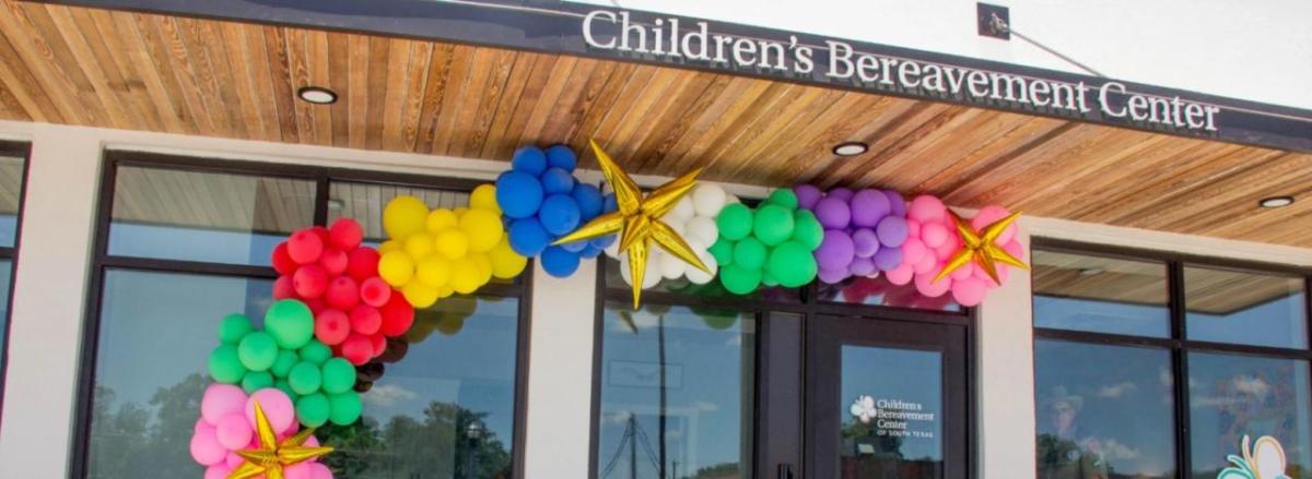 Balloon arch outside of the Children’s Bereavement Center