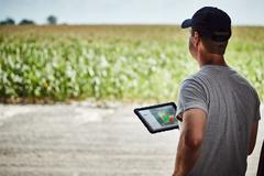 Digital tools from Bayer help farmers make better decisions, helping them manage risk and maximize yield.