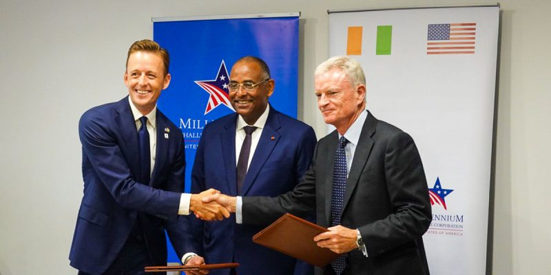 MCC CEO Sean Cairncross (left), Secretary General to the President of Côte d’Ivoire Minister Patrick Achi (middle), and Bechtel’s Regional President of Africa Sir James Dutton (right) at the signing ceremony in Abidjan, Côte d’Ivoire.