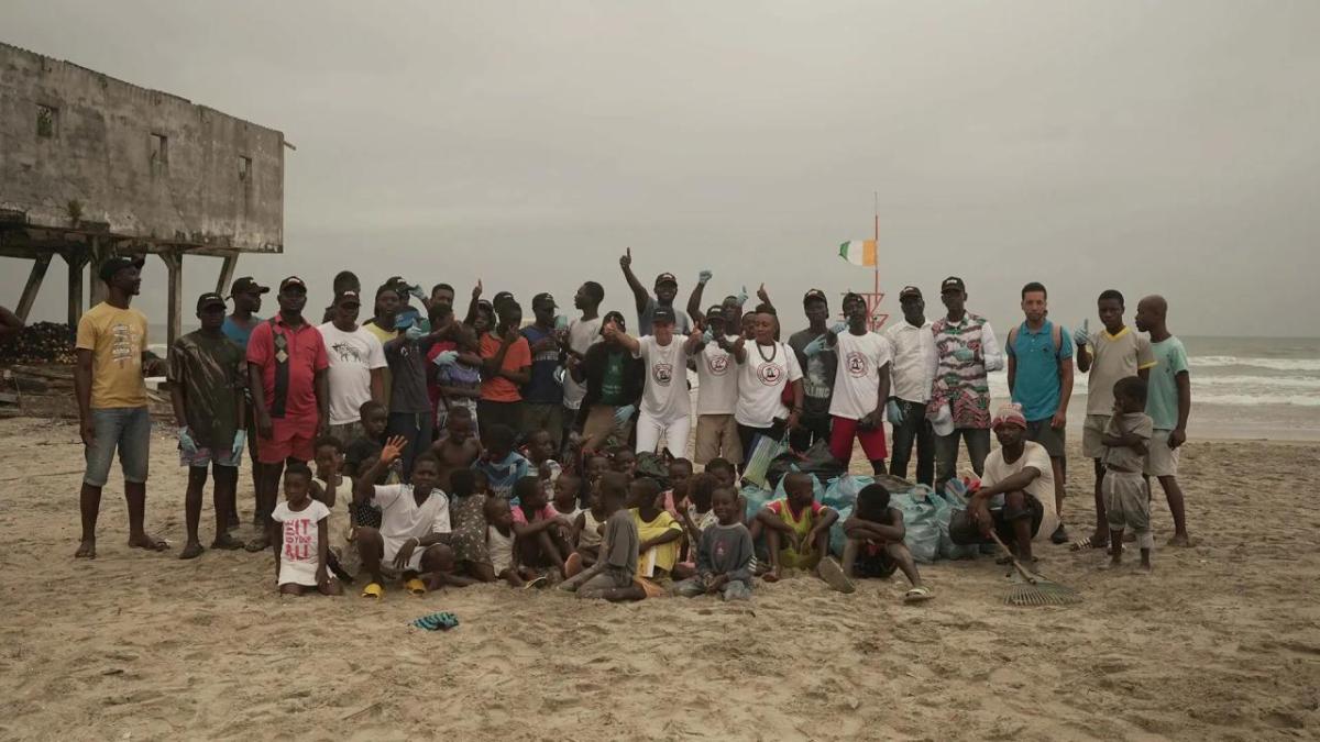 A large group photo on the beach