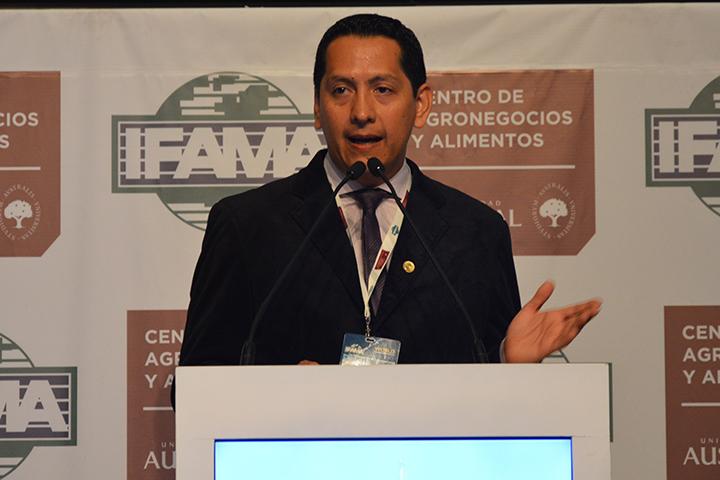 Daniel Chamorro, Field Marketing Specialist - Banana & Ornamentals in Ecuador.
