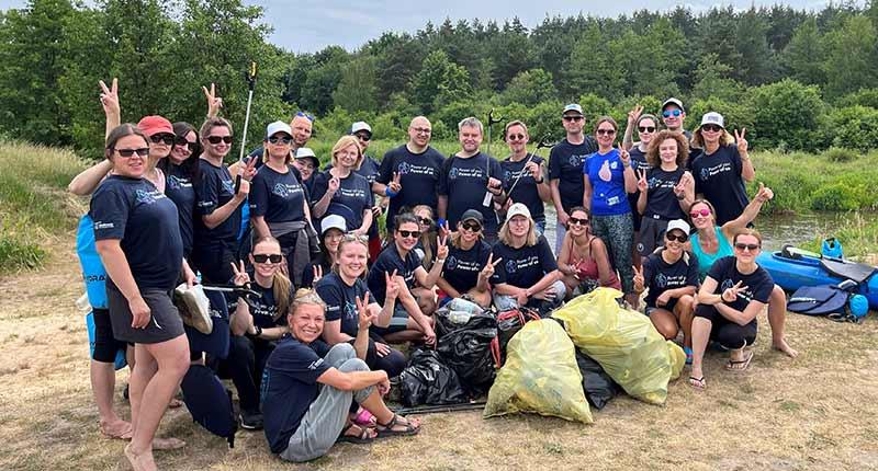 Volunteers from Medtronic Poland cleaned up the banks and waters of the Liwiec river in central Poland (the Mazowsze district) via kayak.