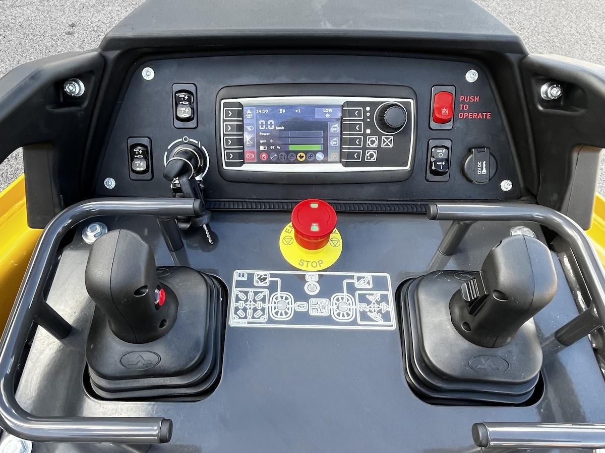 C314X compact tracked loader