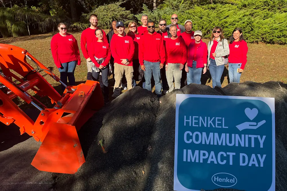 Henkel employees volunteering