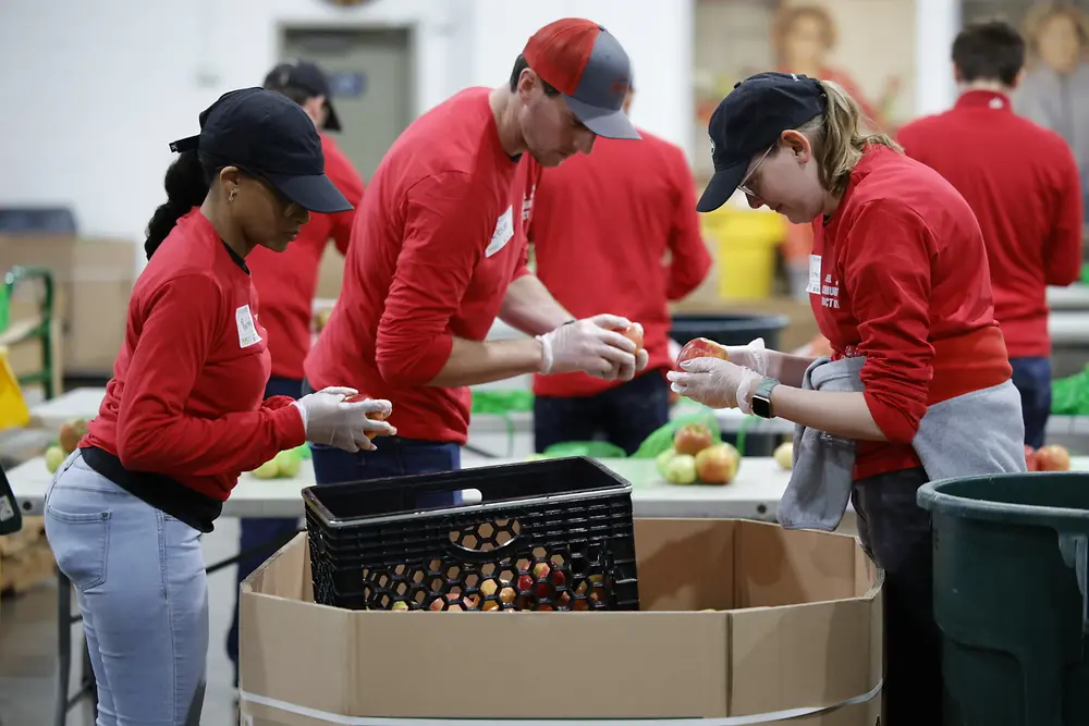 Henkel employees volunteering